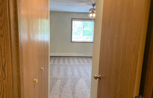 1 bed, 1 bath, 711 sqft, $1,165, Unit 3720203R