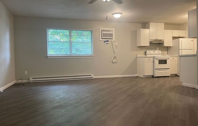 2 beds, 1 bath, $725, Unit Apt 11