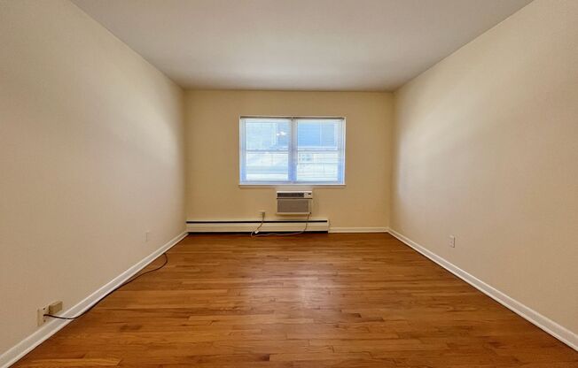 1579 Farwell