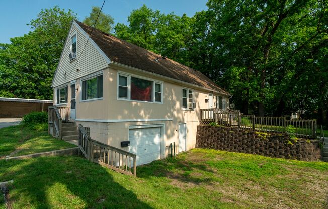 Apartment off 28th and Clyde Park Available