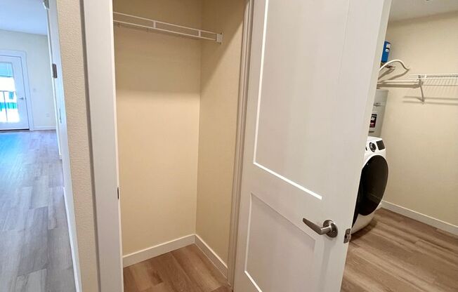 1 bed, 1 bath, 800 sqft, $1,600, Unit F208