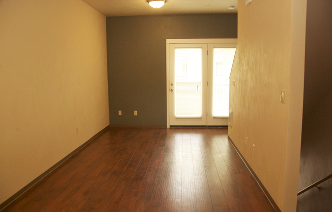 3 beds, 2.5 baths, 1,183 sqft, $2,925, Unit 21