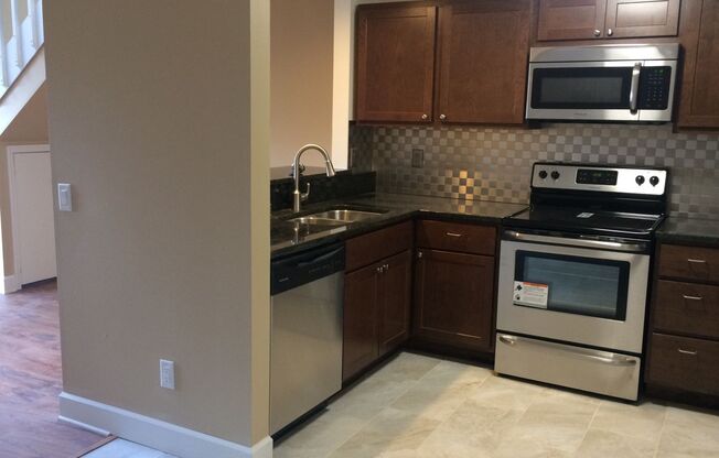 1 bed, 1 bath, 733 sqft, $1,295, Unit 6273-07