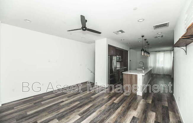 180 UPTOWN CIR
