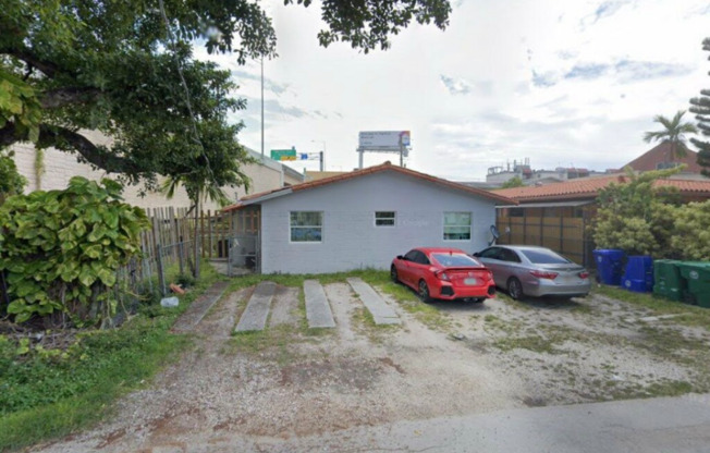 947 NW 22 CT