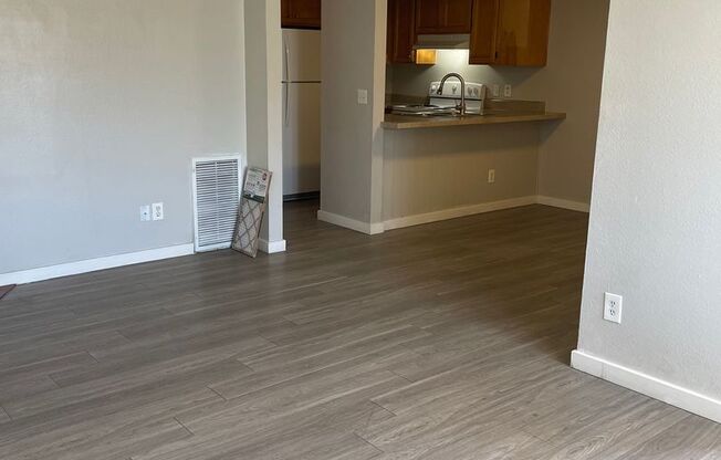 Lovely 2 Bedroom 1  Bath with Fireplace! Move In Special! 1/2 Off First Month's Rent!!