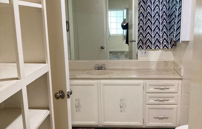 4 beds, 2 baths, $2,400, Unit 30
