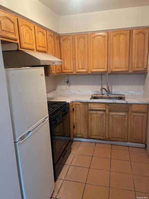 3 beds, 2 baths, $3,000, Unit 1F