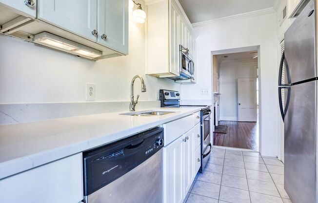 2 beds, 1 bath, $2,400, Unit Unit C