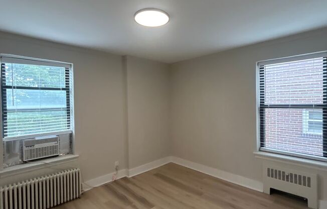 2 beds, 1 bath, 1,000 sqft, $1,295, Unit 6244 Oakland Ave #301