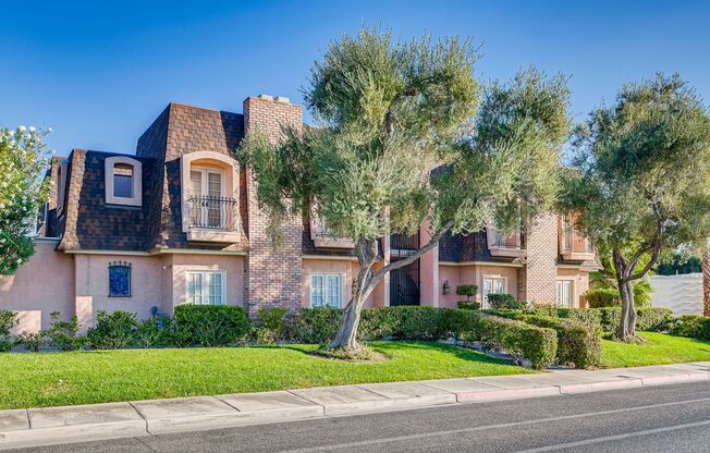 Immaculate 2 bedroom condo with all the appliances