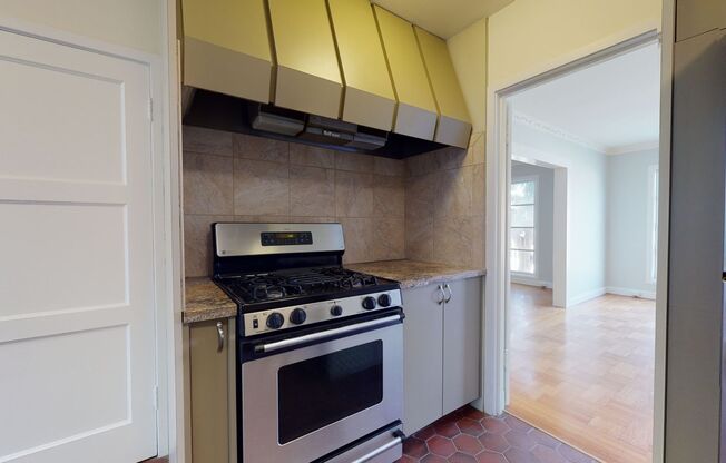 2 beds, 1 bath, $4,500, Unit 2539 Lombard