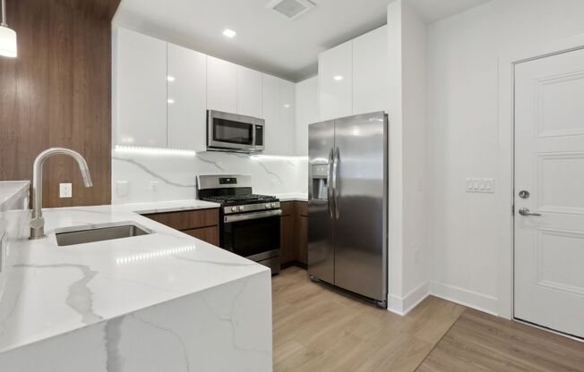 2 beds, 2 baths, 984 sqft, $2,850, Unit 203