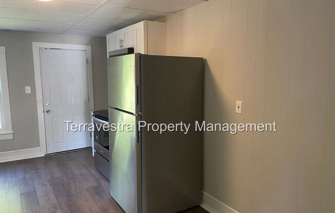 3 beds, 1 bath, $1,850, Unit 136