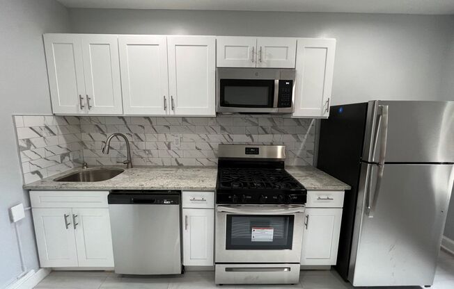 1 bed, 1 bath, $2,100, Unit E22