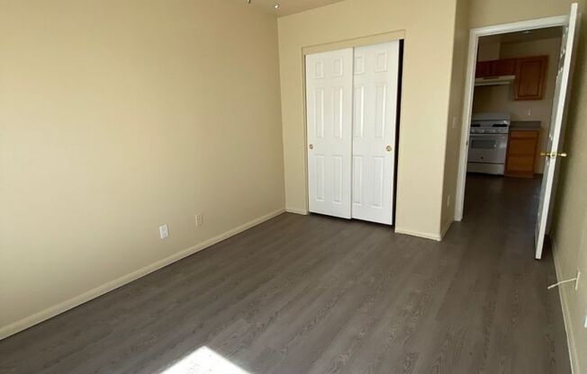 2 beds, 1 bath, $1,300