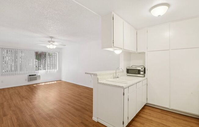1 bed, 1 bath, 700 sqft, $2,225, Unit 076