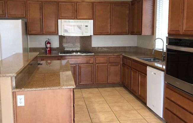 Big, Beautiful 3Bedroom 2Bathroom Home In Victorville! Available Now!