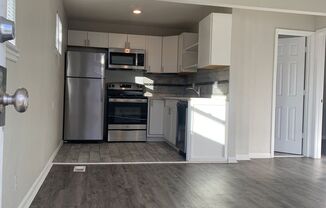 2 beds, 1 bath, 700 sqft, $975, Unit 4205 Lloyd