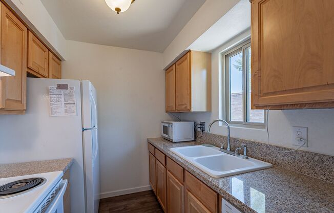 2 beds, 1 bath, $1,150, Unit Unit D