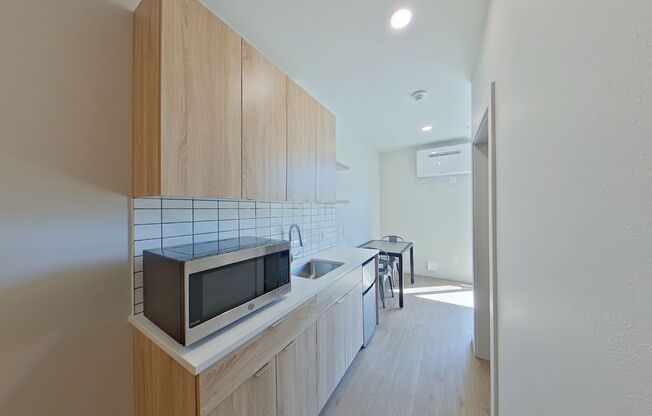 Studio, 1 bath, 337 sqft, $1,075, Unit 210