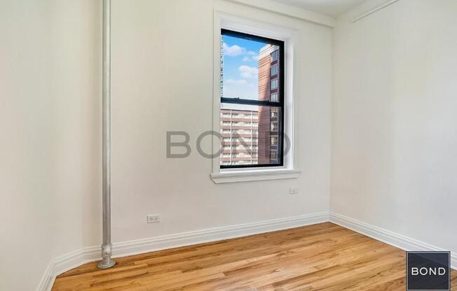 3 beds, 1 bath, $5,995, Unit 903