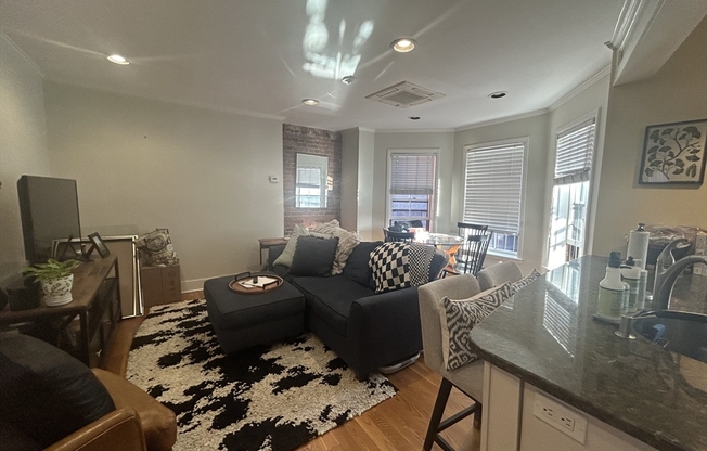 2 beds, 1 bath, 746 sqft, $3,500, Unit 4