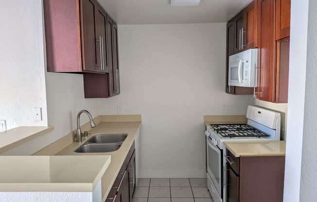 1 bed, 1 bath, 608 sqft, $1,585, Unit 214