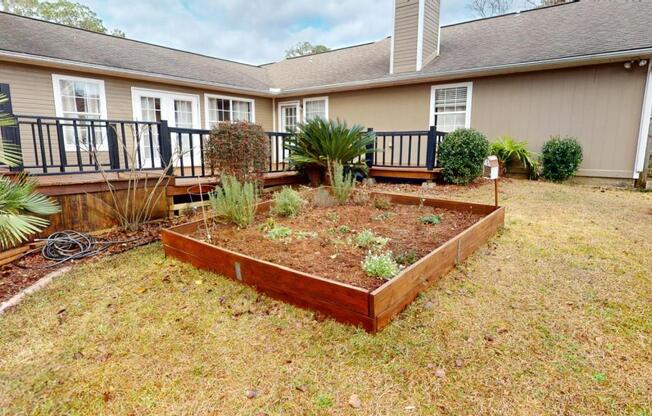 3 beds, 2 baths, 2,043 sqft, $1,700