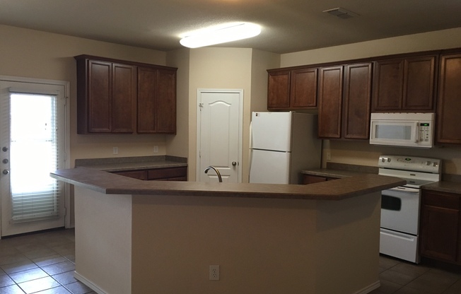 3 beds, 2 baths, $1,725