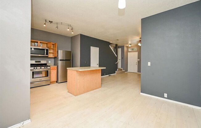 3 beds, 1.5 baths, 1,288 sqft, $1,377