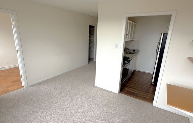 Ready for immediate move-in! 1 bed/1bath in Grosvenor.