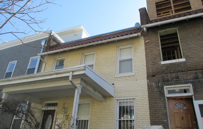 1 bedroom 2.5 bath available for 4 Bedroom House in Columbia Heights