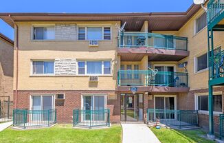 3 beds, 1 bath, $2,100, Unit 3832-12