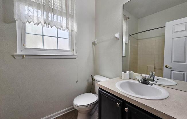 3 beds, 2 baths, 1,206 sqft, $1,600