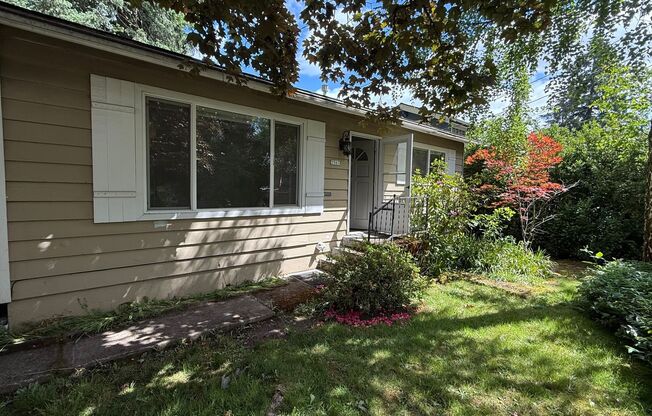 2 bedroom Charming Home Multnomah Village Video Attached.