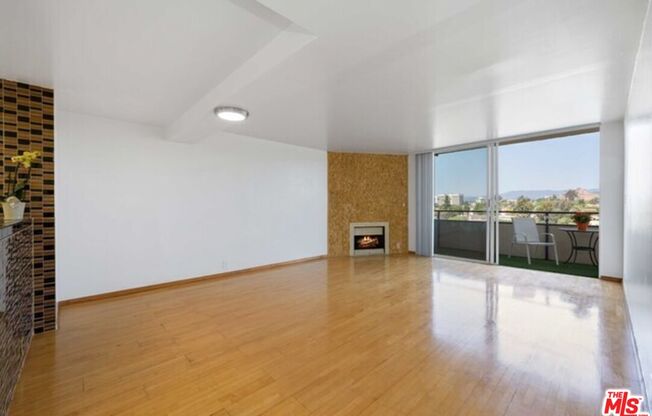 2 beds, 2 baths, 1,099 sqft, $4,500, Unit 1210