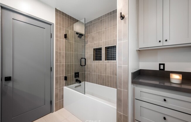 7426 W 85 ST