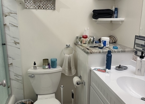 2 beds, 1 bath, 822 sqft, $2,700, Unit 205