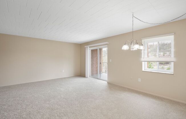 2 beds, 1 bath, 900 sqft, $1,099, Unit 112 M