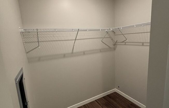 1 bed, 1 bath, 705 sqft, $1,300, Unit 219