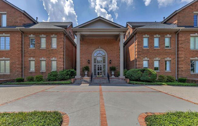 Newly Renovated Condo in The Westende with Stylish Upgrades and Exceptional Storage!