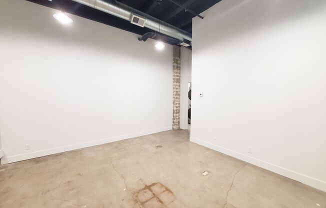 1 bed, 1 bath, 556 sqft, $930, Unit A205