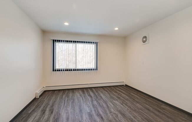 1 bed, 1 bath, 750 sqft, $1,100, Unit 7720-303