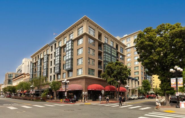 Modern 2 Bed/ 2 Bath Condo in the Heart of the Gaslamp! Furnished or Unfurnished