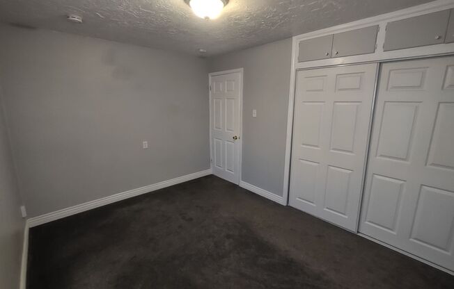 2 beds, 1 bath, $1,295