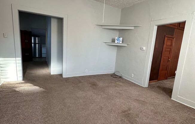 1 bed, 1 bath, $825, Unit 914 Roberts St