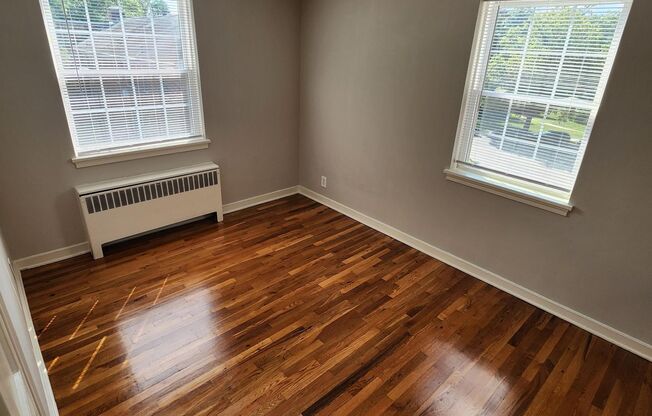 2 beds, 1 bath, 897 sqft, $2,335, Unit G-20