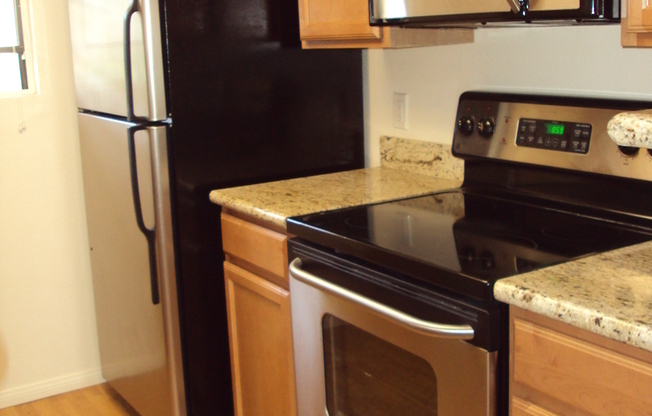 Stylish 2-Bedroom Condo in Sought-After Carmel Trails Community