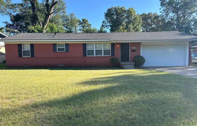 3 Bedroom Home with Large Backyard near Andy Woods